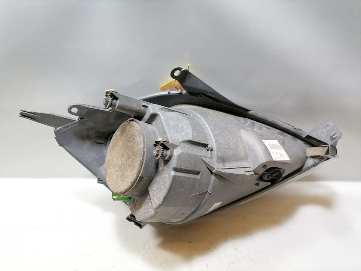 Ford Fiesta 6 JH1 original Scheinwerfer vorn links Halogen oberhalb leicht vergilbt Facelift Bj.2007